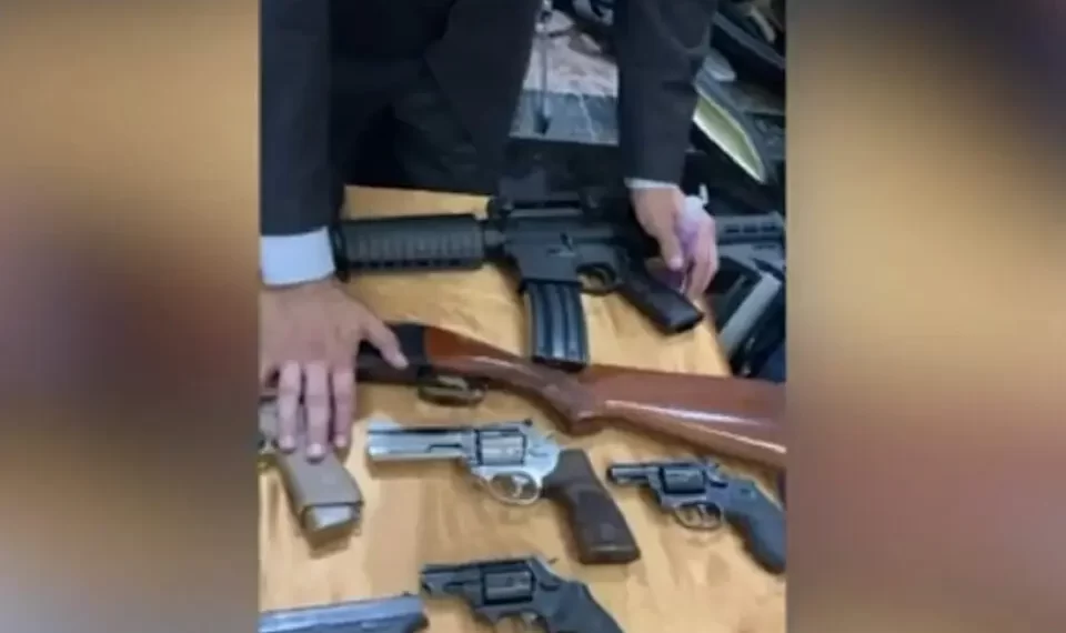 Delegado cita Constituição para defender benção de armas e diz que vídeo gerou ‘polêmica desnecessária’