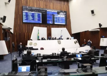 Assembleia aprova projeto de reajuste salarial de policiais paranaenses