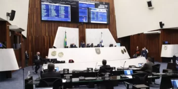 Assembleia aprova projeto de reajuste salarial de policiais paranaenses