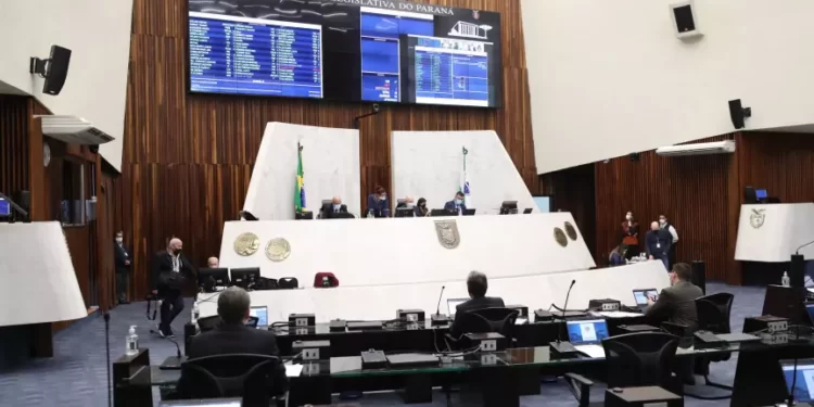 Assembleia aprova projeto de reajuste salarial de policiais paranaenses