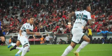 Coritiba vence o Athletico na Arena e abre vantagem na semifinal do Paranaense