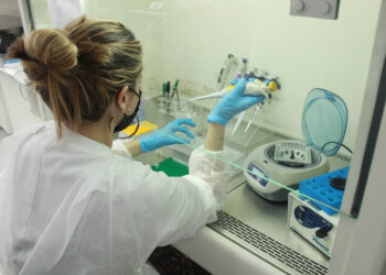 Laboratório da Adapar conquista credenciamento para diagnosticar doenças de sanidade avícola