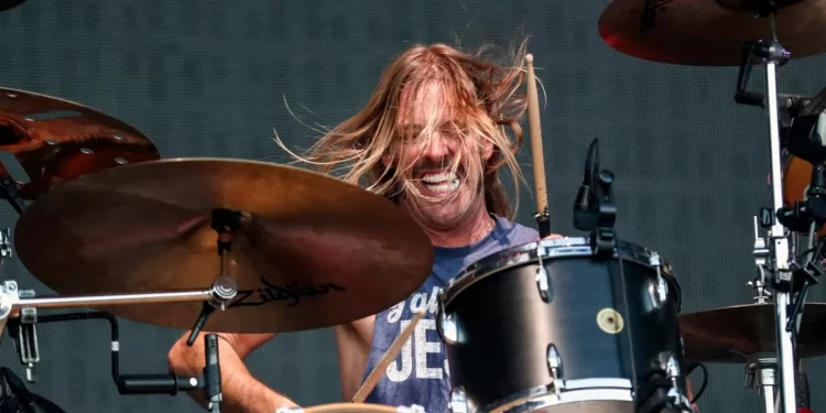 Taylor Hawkins, da banda Foo Fighters, morre aos 50 anos