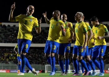 Seleção goleia a Bolívia e fecha Eliminatórias com a melhor campanha da história