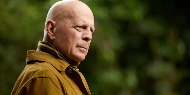Bruce Willis se aposenta da atuação após diagnóstico de afasia, diz família