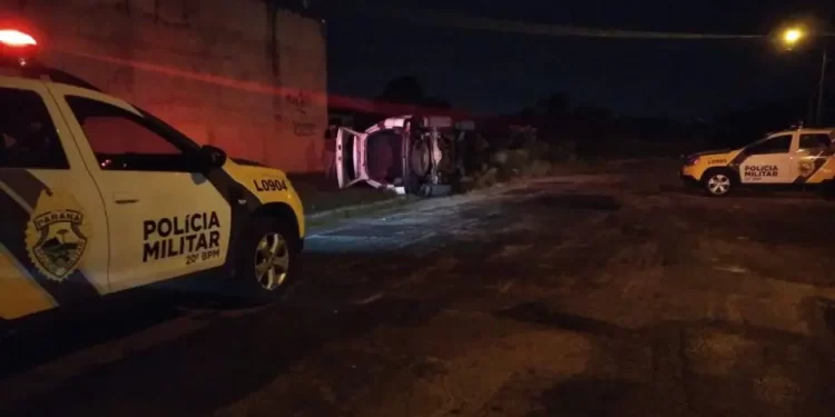 Exclusivo: câmera flagra momento em que viatura policial capota durante perseguição em Curitiba; assista
