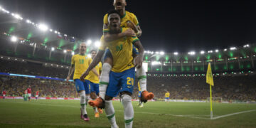 Seleção se despede do País com enorme festa e goleada sobre o Chile no Maracanã