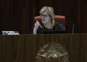 Covaxin: Rosa Weber rejeita arquivamento de inquérito contra Bolsonaro