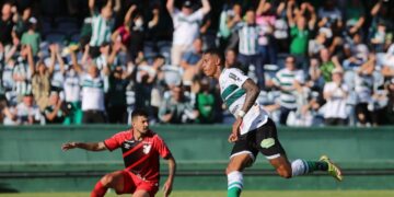 Coritiba elimina o Athletico e vai à final do Paranaense