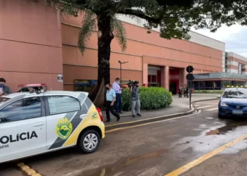 Homem é morto a tiros e mulher é baleada dentro de shopping de Londrina