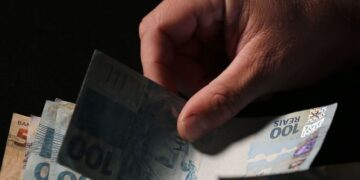Nascidos de 1968 a 1983 podem agendar saque de valores esquecidos