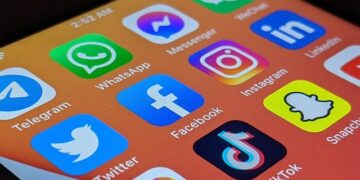 Rússia bane Facebook e Instagram depois de enquadrar plataformas como extremistas