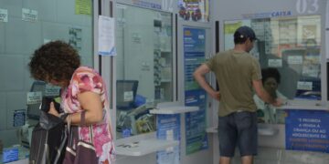 Trabalhadores poderão sacar até R$ 1 mil de contas do FGTS