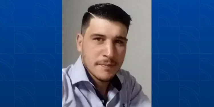 Homem morre após acertar o próprio abdômen com foice