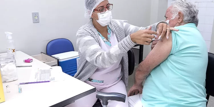Covid: Guarapuava começa vacinação de 4ª dose para idosos com 80 anos ou mais nesta terça (29); veja os detalhes