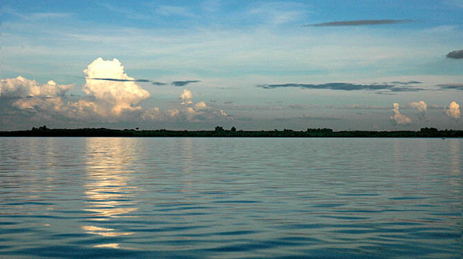 Barco com seis pessoas afunda em lago, e homem morre afogado após salvar criança, no Paraná, diz polícia