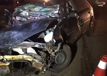 Motorista morre após ser ejetado de carro durante batida e atropelado por outro veículo, em rodovia do Paraná