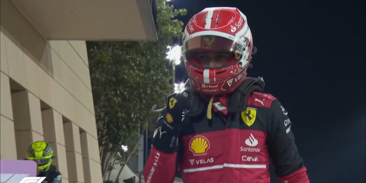 Leclerc supera Verstappen e faz pole no GP do Bahrein de F1