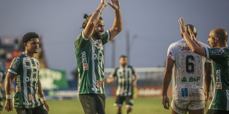 Coritiba segura pressão, vence o Cianorte e abre vantagem nas quartas do Paranaense