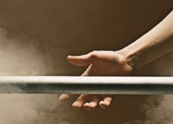 Homem é ameaçado com ferro após negar dinheiro para esposa