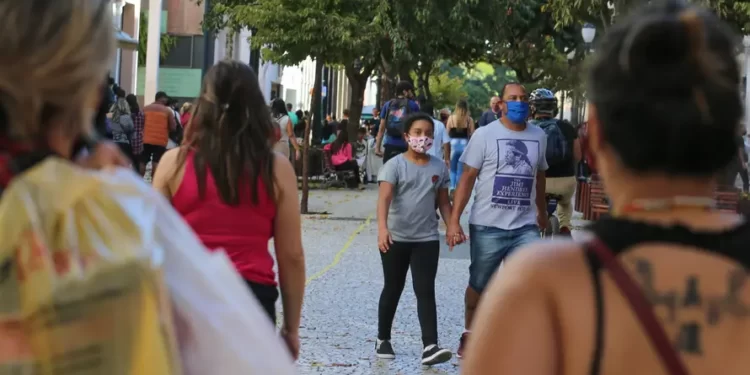 Assembleia aprova, em primeira discussão, projeto que revoga lei da exigência do uso de máscara no Paraná