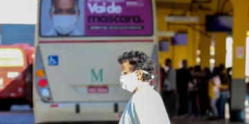 Paraná define data para liberar uso da máscara e pede aval de deputados para revogar lei