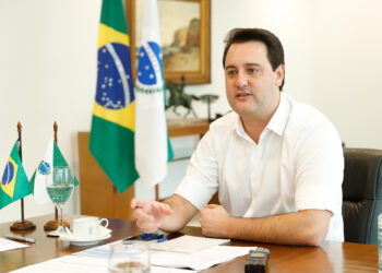 Governador sanciona lei que flexibiliza uso de máscaras; decreto libera uso em espaços abertos