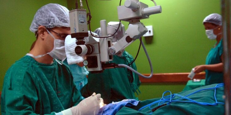 Conselho Federal de Medicina regulamenta a cirurgia robótica