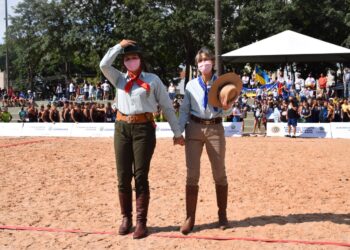 Título inédito em competição de laço é conquistado por mãe e filha