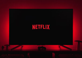 Netflix vai começar a cobrar taxa de quem divide a conta “com a galera”