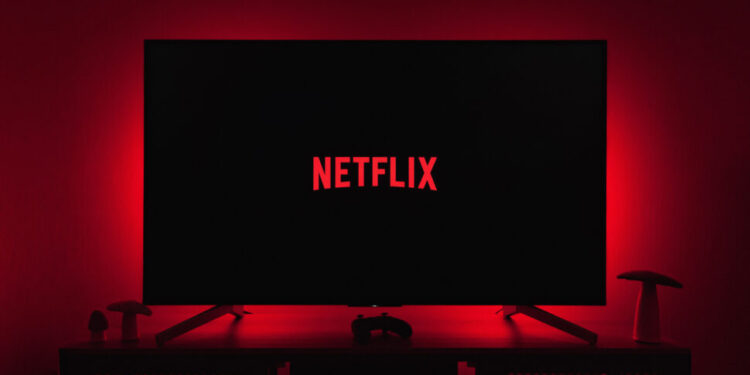 Netflix vai começar a cobrar taxa de quem divide a conta “com a galera”