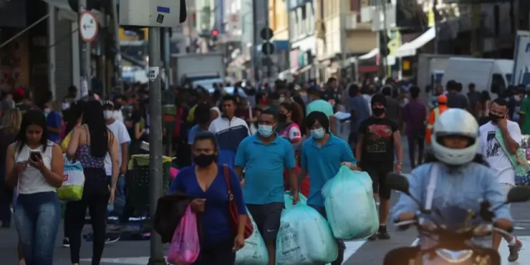 Covid volta a crescer em Ásia e Europa! Será que uma nova onda da doença vai chegar ao Brasil?