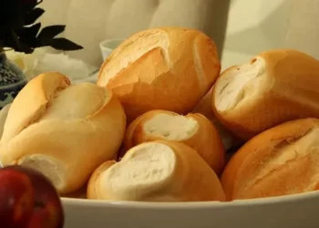 Padarias pagam 20% mais na farinha de trigo e pão francês sobe no mínimo 10% no Paraná