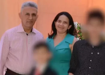 “Estaria mais satisfeito se os 3 estivessem mortos”, diz delegado sobre menino que matou mãe e irmão