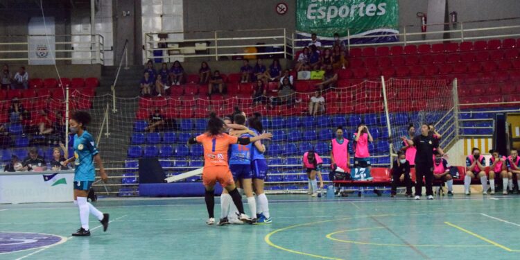 Equipe da Uniguairacá/Prefeitura de Guarapuava participa da Copa Penalty de Futsal