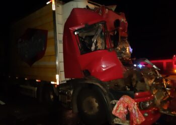 Motorista de caminhão carregado com carne morre na BR-373, em Ponta Grossa