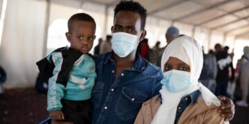 Refugiados consideram brasileiros acolhedores, mas sofrem discriminação, diz pesquisa