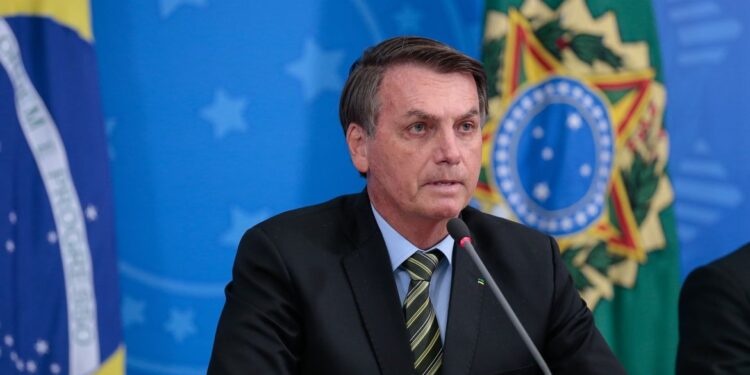 Querem quebrar o Brasil, diz Bolsonaro sobre revisão da vida toda do INSS