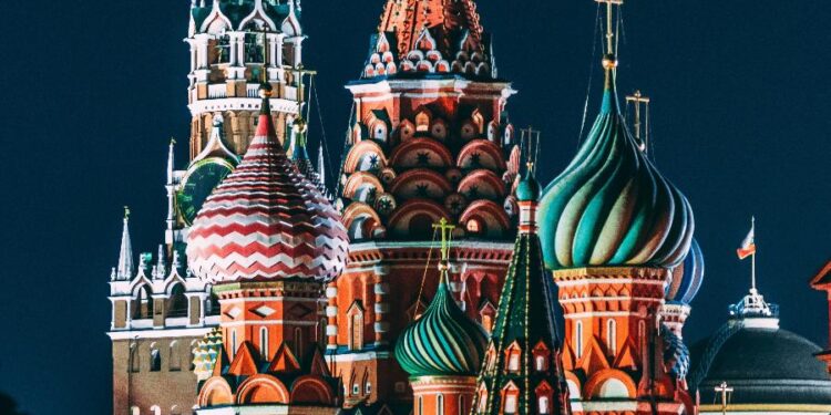 Rússia enfrenta fuga de cérebros: ‘Melhor forma de lutar contra Putin é emigrar’