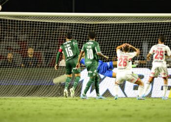 São Paulo vence Palmeiras no primeiro jogo da final do Paulista