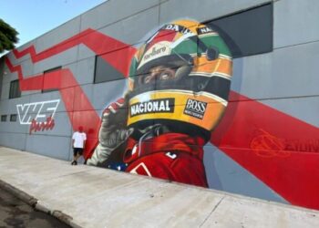 Grafiteiro conclui homenagem a Ayrton Senna, em Apucarana