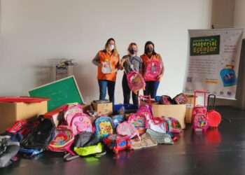 Defesa Civil recebe materiais escolares arrecadados pelo Sesc