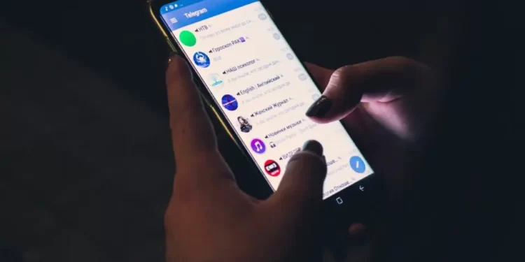 AGU recorre contra decisão de Alexandre que suspendeu Telegram