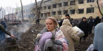 Ucrânia acusa Rússia de bombardear maternidade no sul do país