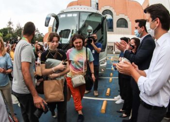 Ucranianos chegam domingo (20) em Guarapuava. Paraná recebe 29 refugiados da guerra na Ucrânia e cria força-tarefa com serviços de apoio