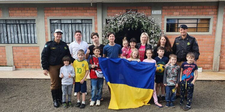 Policiais Militares do 16º BPM visitam migrantes ucranianos