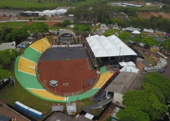 Expo Umuarama é aberta com rodadas de negócios, rodeio e shows; veja a programação