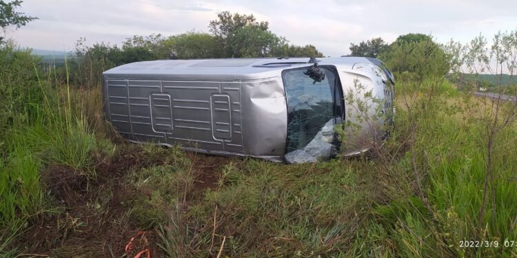 Passageira de van morre após capotamento na BR-277, em Guarapuava