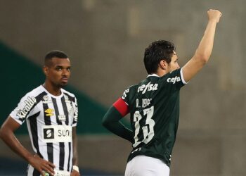 Palmeiras domina o Santos no Allianz e ganha mais um clássico no Paulistão