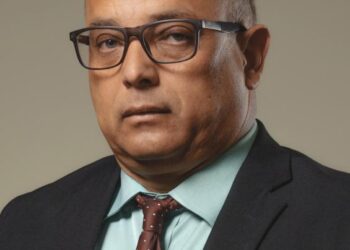 Assista o video: “Todo aquele que agride a mulher fisicamente é um gay enrustido”, diz vereador durante sessão em Paranaguá